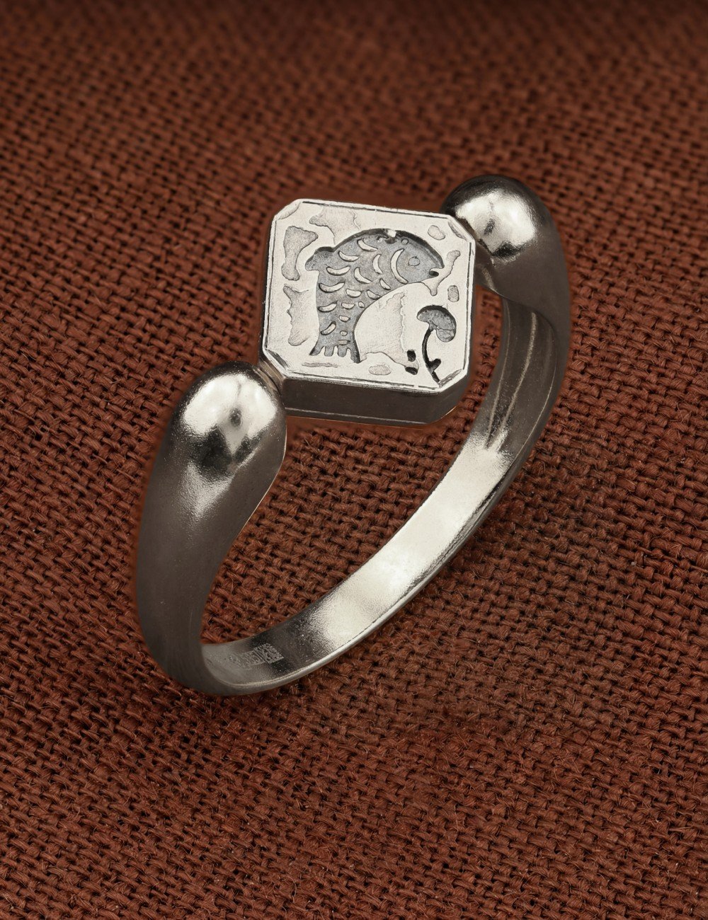 Кольцо из белого золота