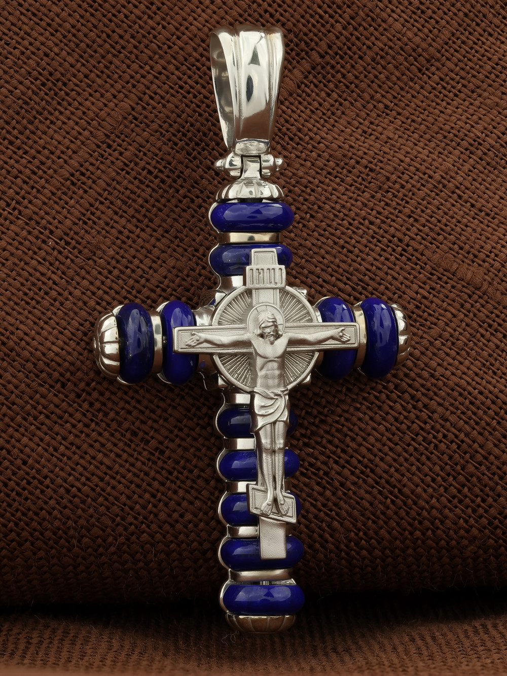 Крест из белого золота 585 пробы c лазуритом