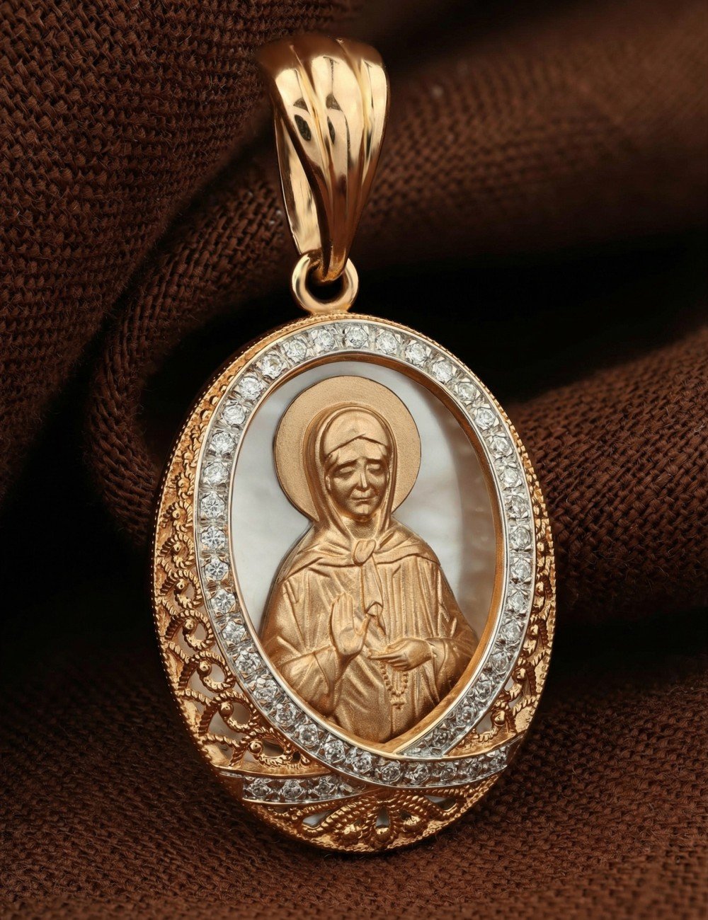 Образок из золота c бриллиантами и перламутром