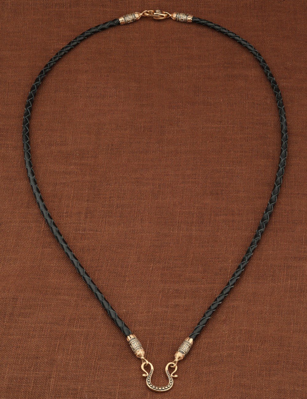 Гайтан из золота c кожаным шнурком