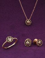 Серьги из золота c бриллиантами и ониксом