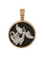 Подвеска из золота c эбеновым деревом