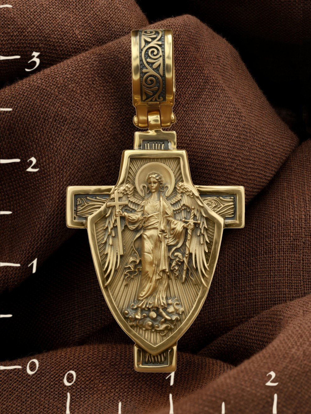 Крест из лимонного золота