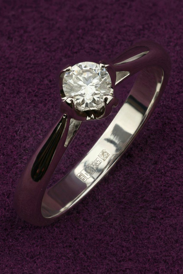 Кольцо из белого золота c бриллиантами