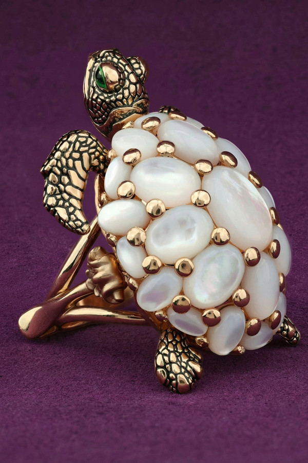 Кольцо из красного золота 585 пробы c эмалью и перламутром