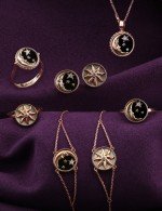 Колье из золота c бриллиантами, ониксом и перламутром