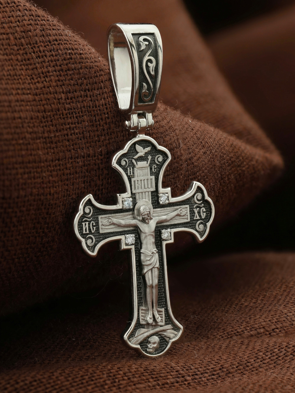 Крест из белого золота 585 пробы c бриллиантами