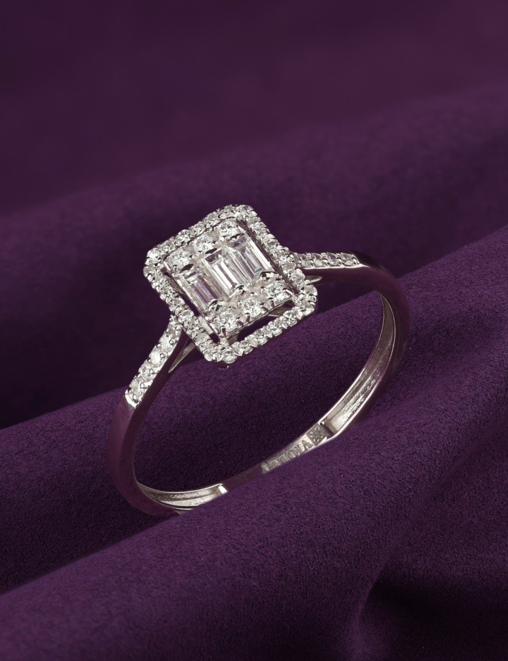 Кольцо из белого золота c бриллиантами