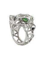 Кольцо из белого золота c изумрудом и ониксом