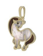 Подвеска из лимонного золота c эмалью, тигровым глазом и перламутром