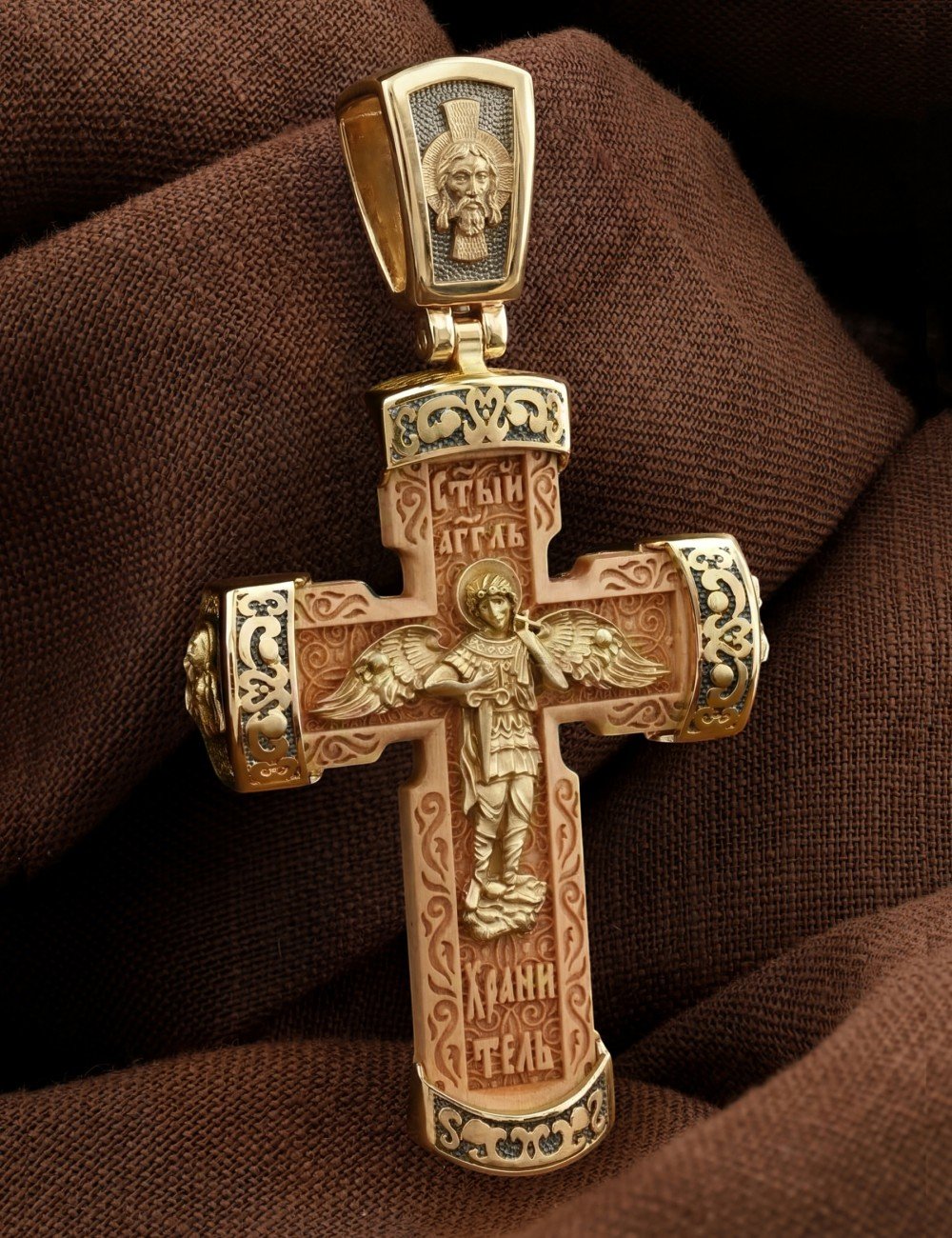 Крест из лимонного золота c деревом груши