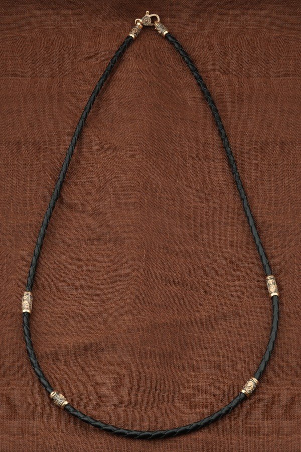 Гайтан из золота c кожаным шнурком