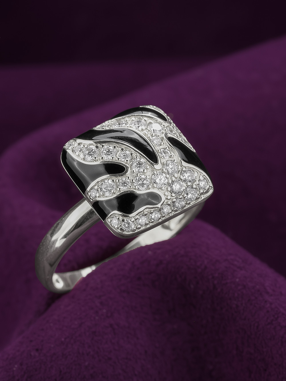 Кольцо из белого золота 585 пробы c эмалью и бриллиантами