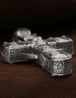 Крест из белого золота c эбеновым деревом