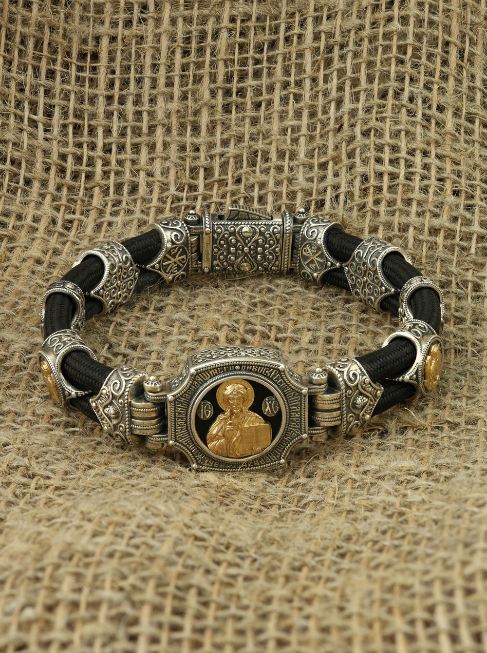 Браслет из серебра 925 пробы и золота 750 пробы c ониксом и шёлковым шнурком