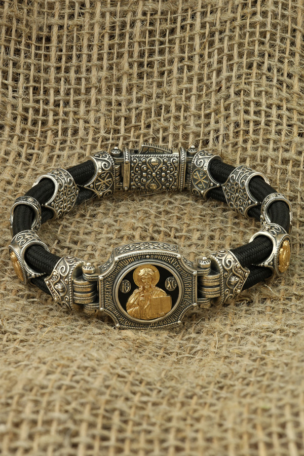 Браслет из серебра 925 пробы и золота 750 пробы c ониксом и шёлковым шнурком