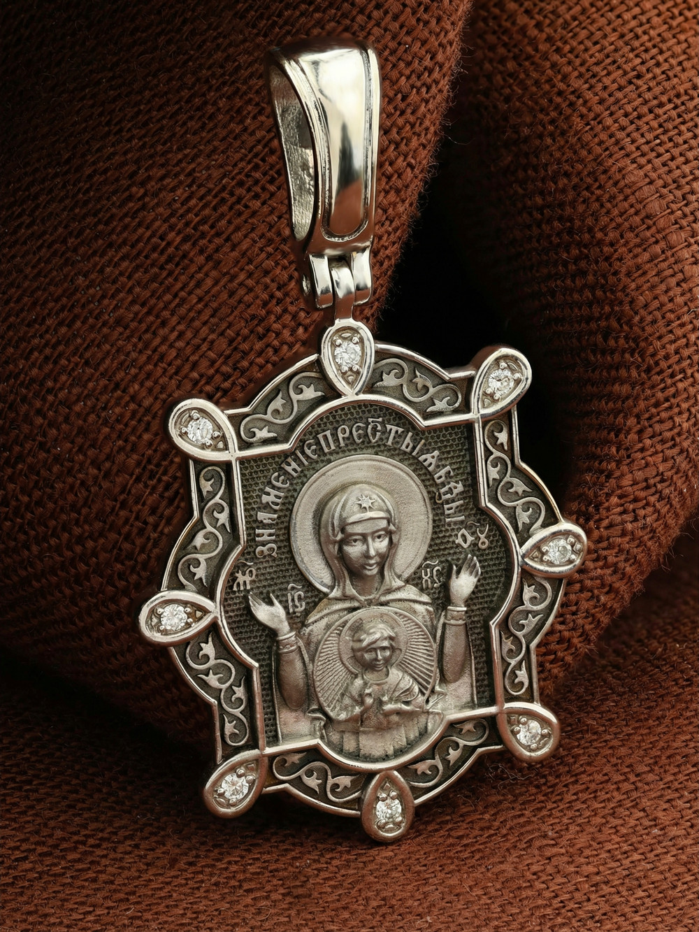 Нательная икона из белого золота 585 пробы c бриллиантами