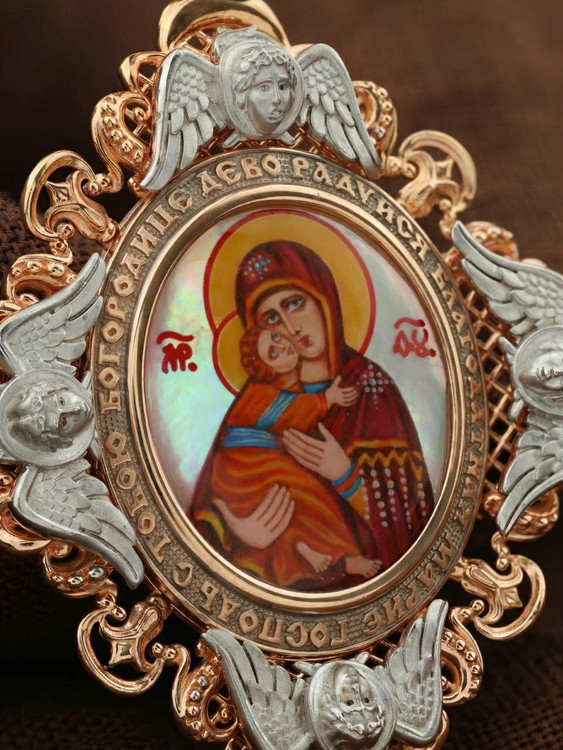 Нательная икона из красного золота 585 пробы c эмалью и перламутром