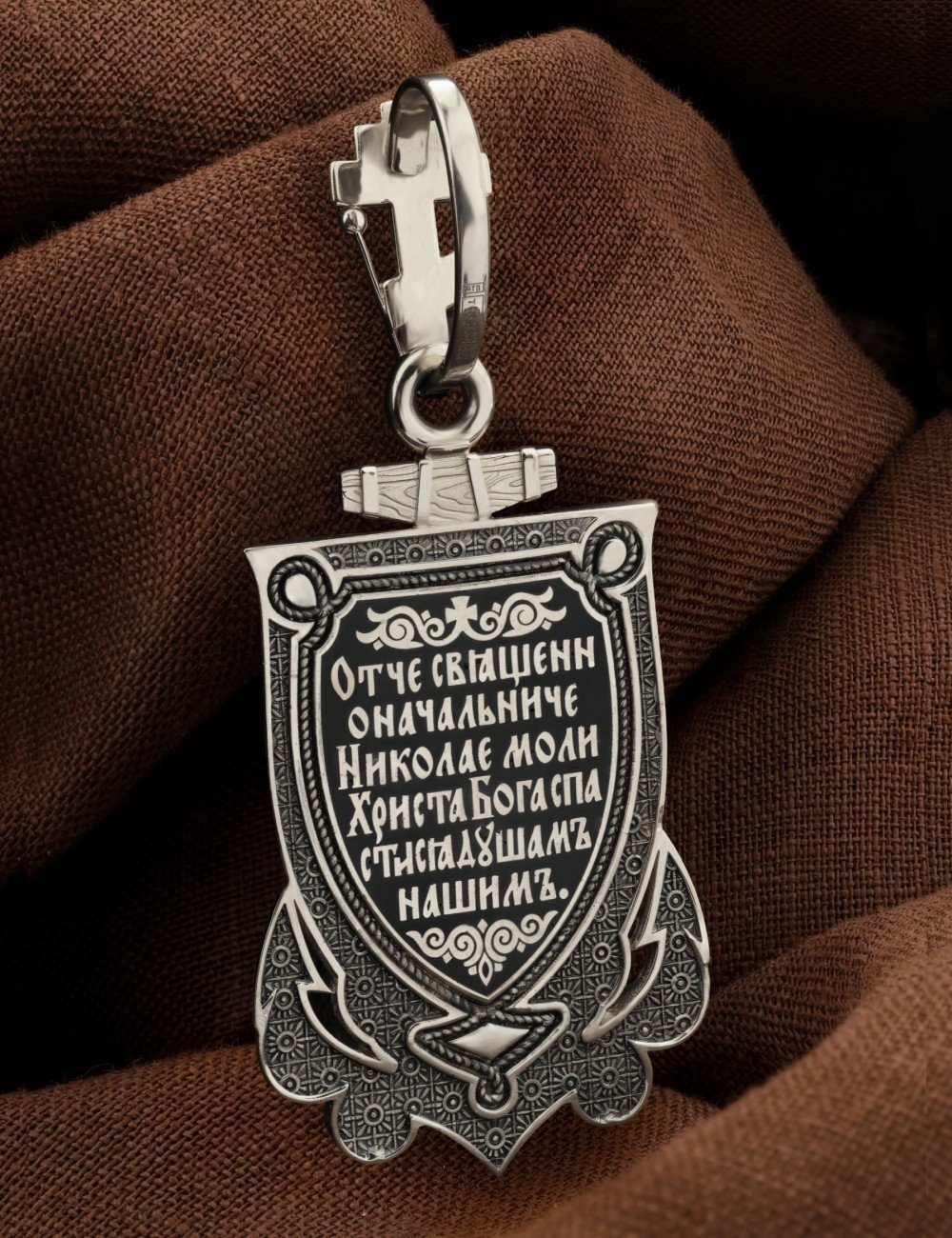 Образок из белого золота c эмалью