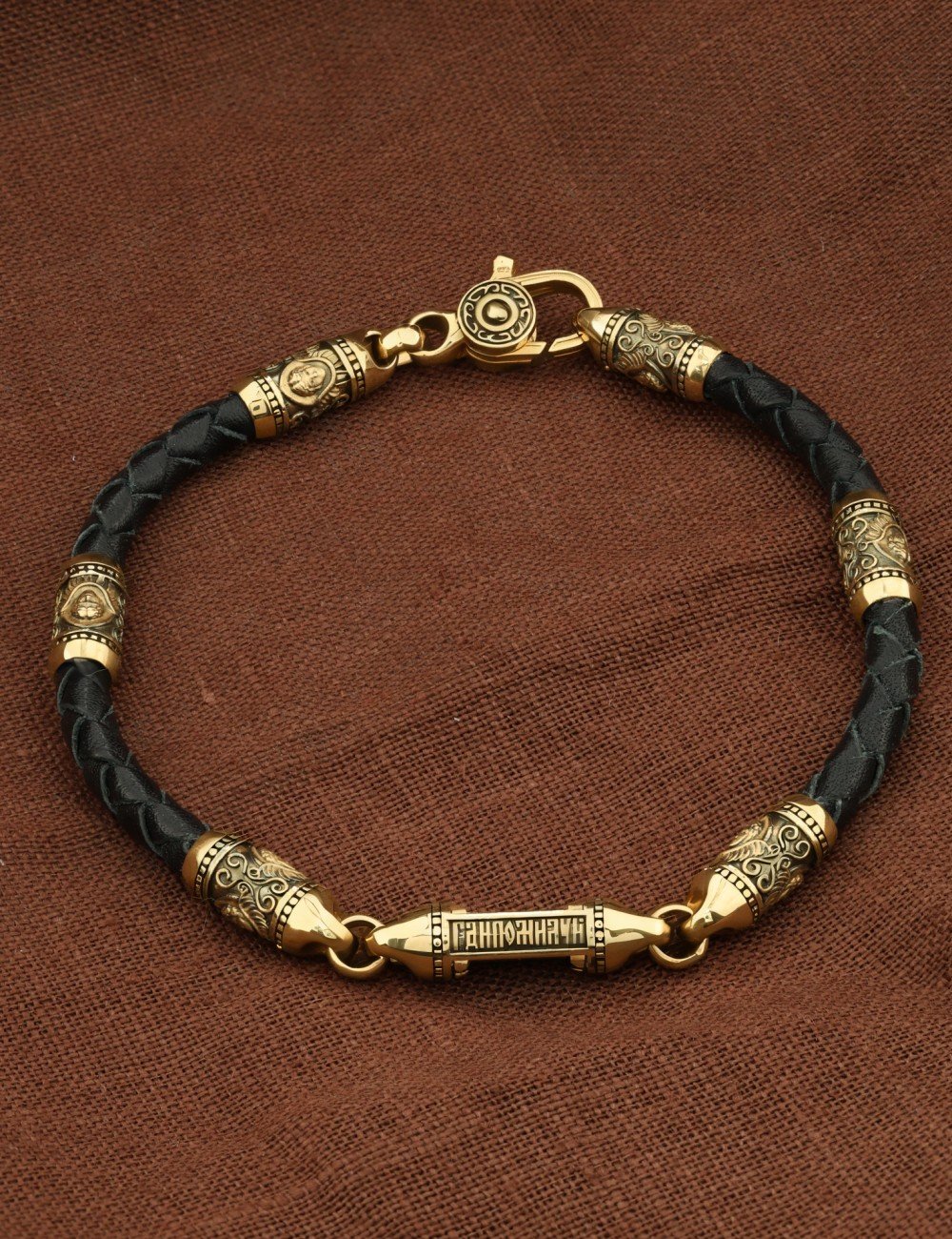 Браслет из лимонного золота c кожаным шнурком и ониксом