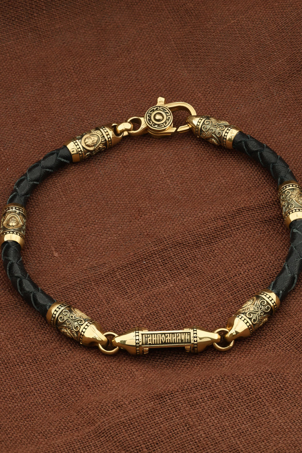 Браслет-шнурок из лимонного золота 585 пробы c кожаным шнурком и ониксом