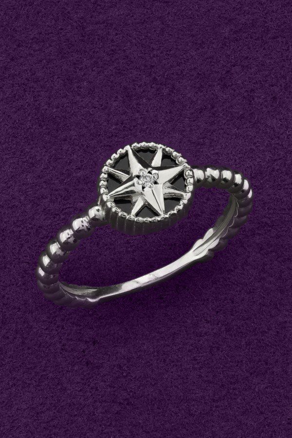 Кольцо из белого золота c бриллиантами и ониксом