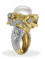 Кольцо из лимонного золота c бриллиантами и жемчугом