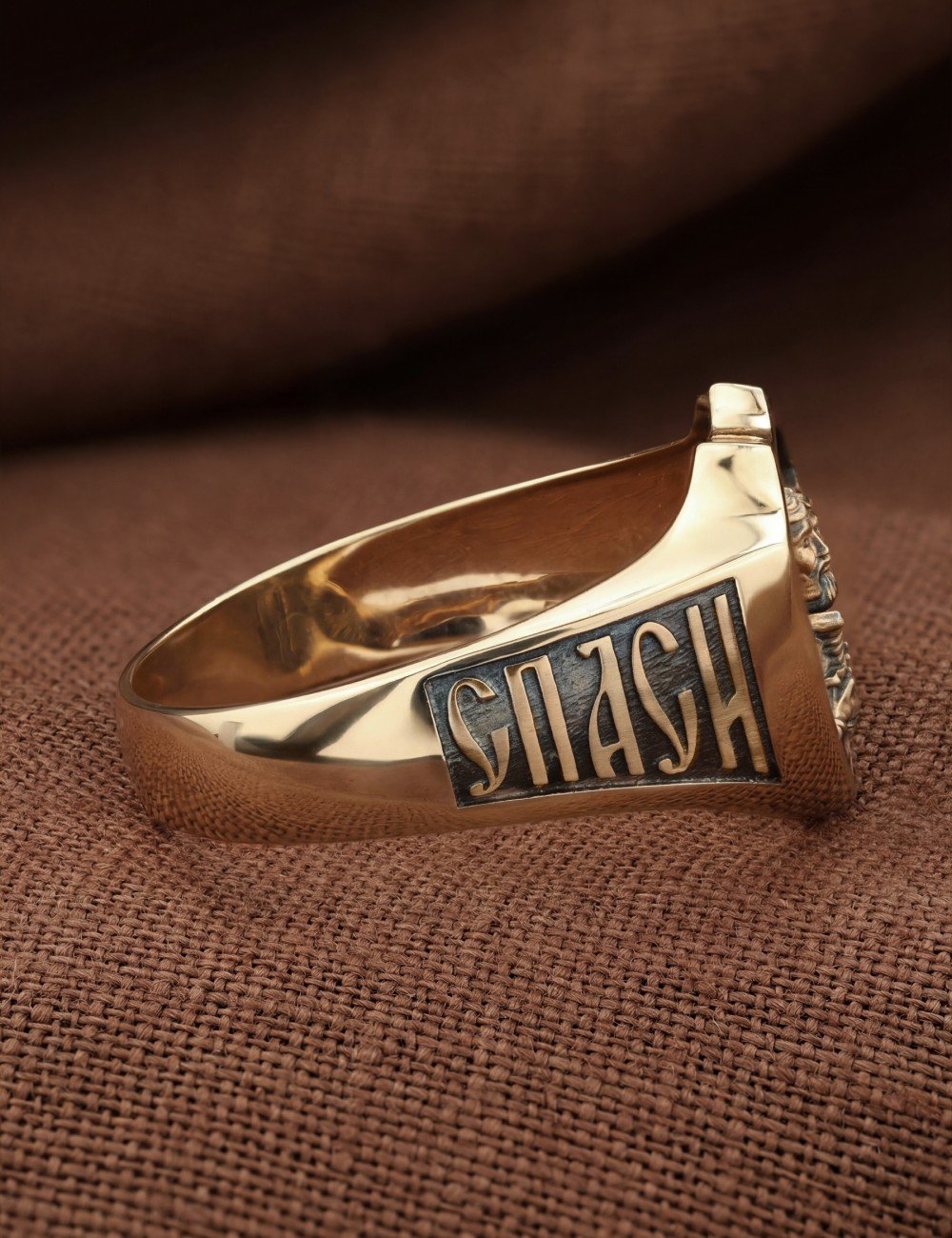 Кольцо из золота