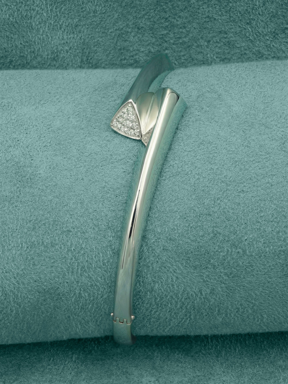 Браслет из белого золота 585 пробы c бриллиантами