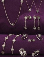 Браслет из белого золота c бриллиантами, ониксом и перламутром