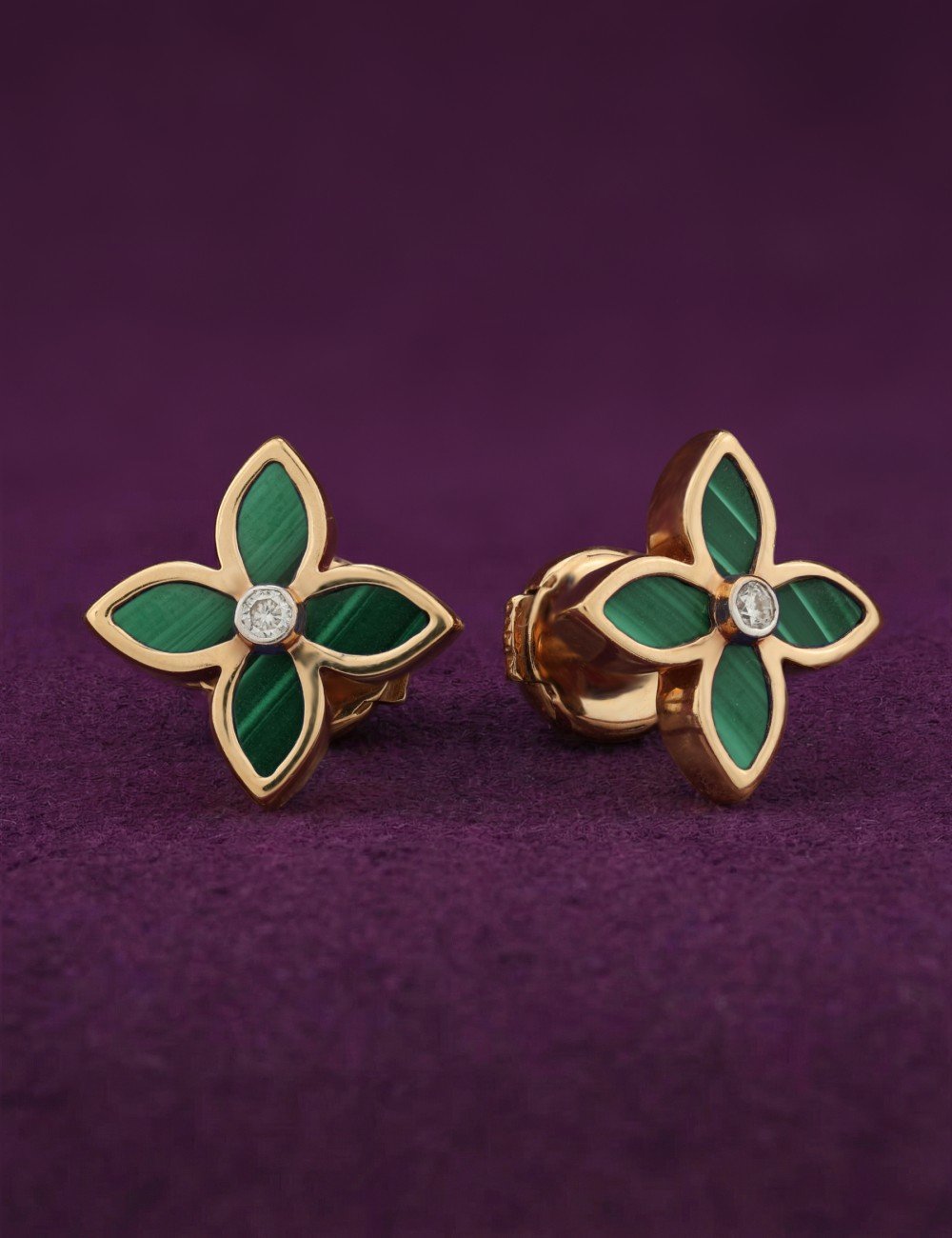 Серьги из золота c бриллиантами и малахитом