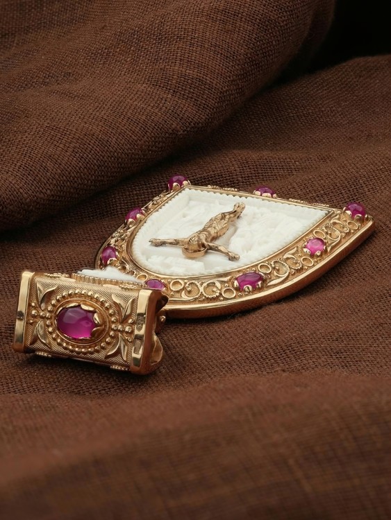 Нательная икона из красного золота 585 пробы c эмалью, рубином и бивнем мамонта