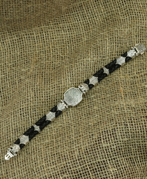 Браслет из серебра 925 пробы и золота 750 пробы c кожаным шнурком и ониксом