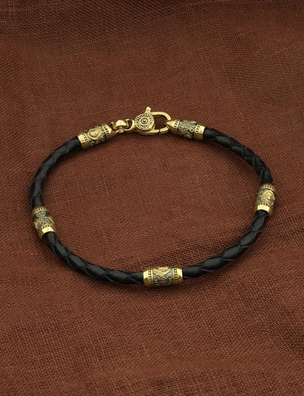 Браслет из лимонного золота c кожаным шнурком