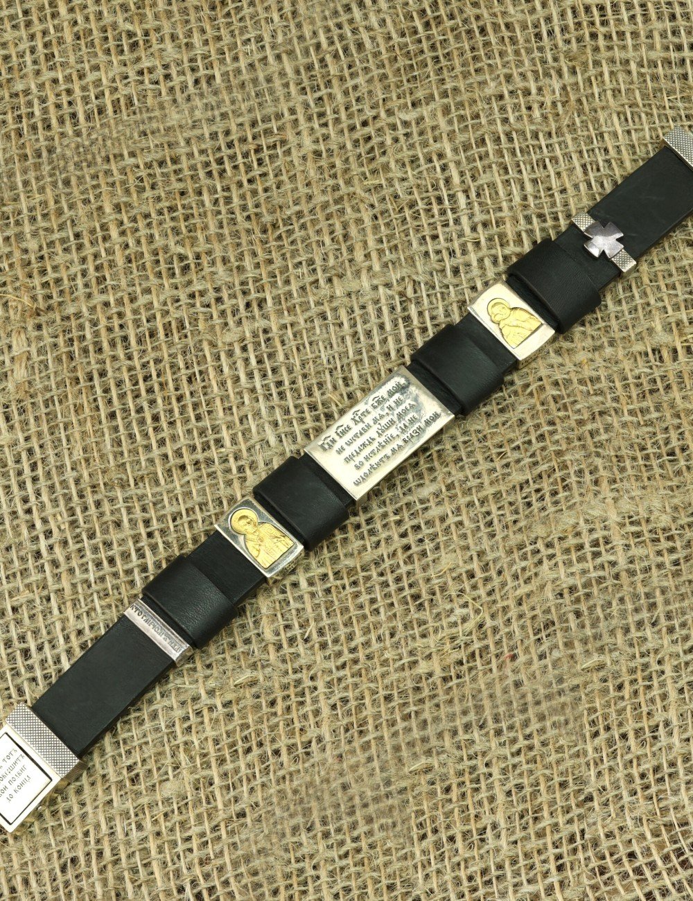 Браслет из серебра и золота c кожаным шнурком