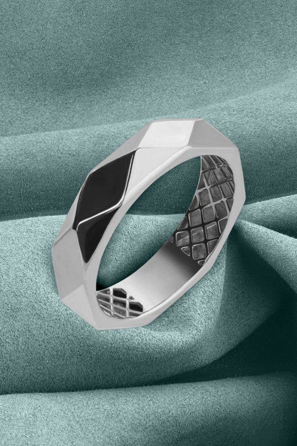 Кольцо из белого золота