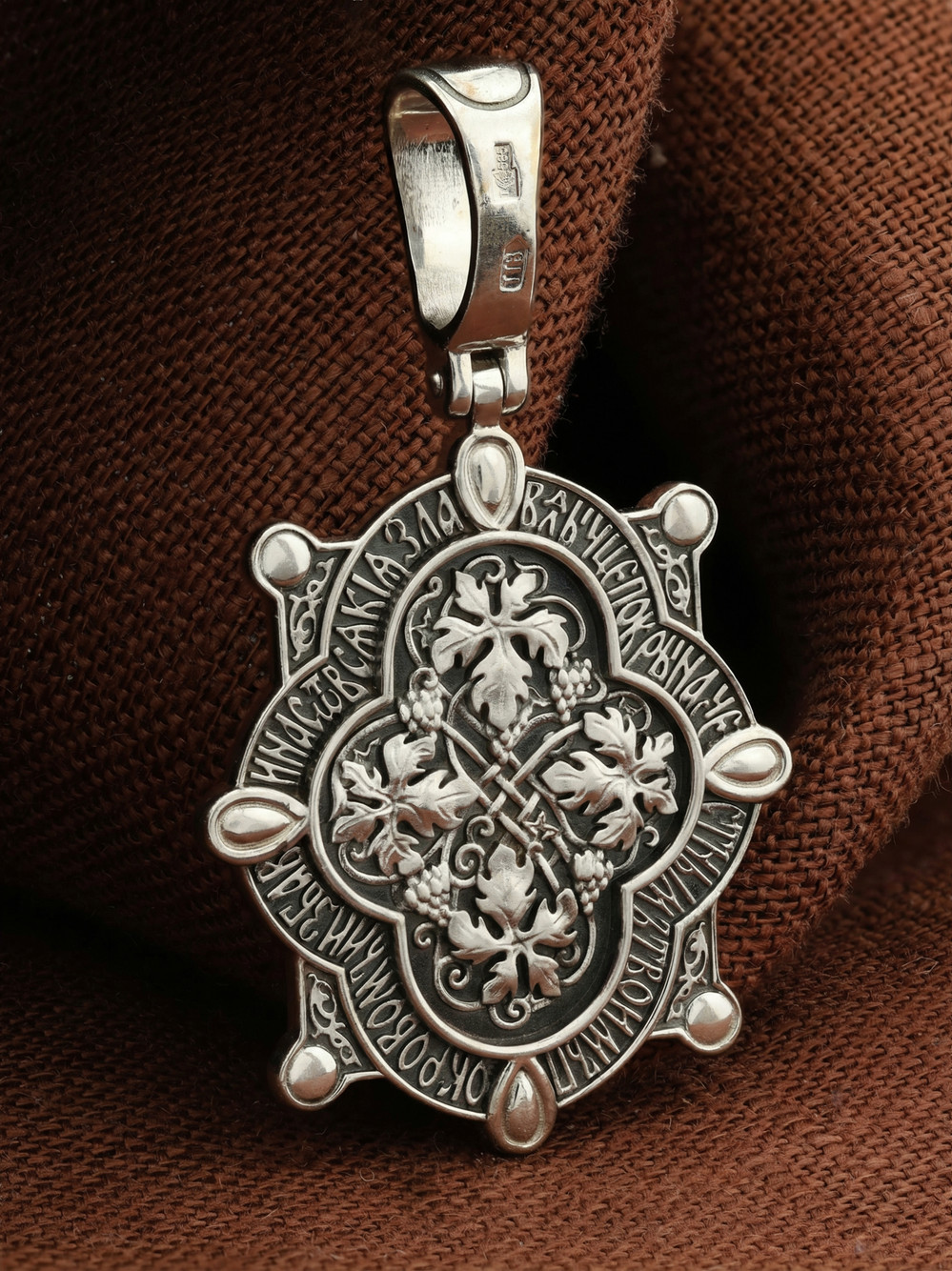 Нательная икона из белого золота 585 пробы c бриллиантами