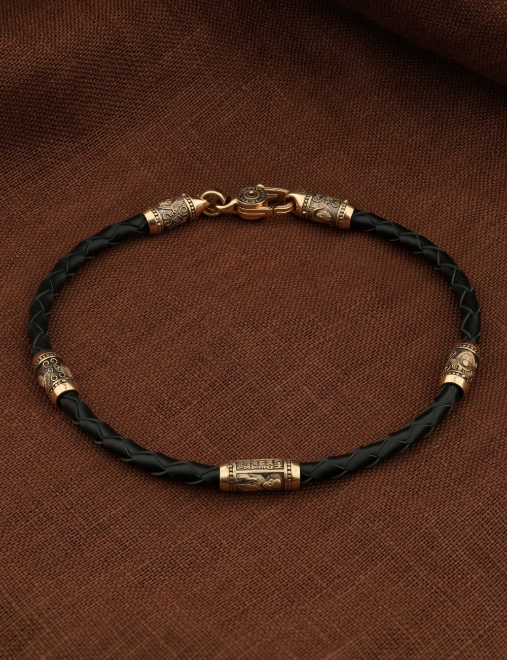 Браслет из золота c кожаным шнурком