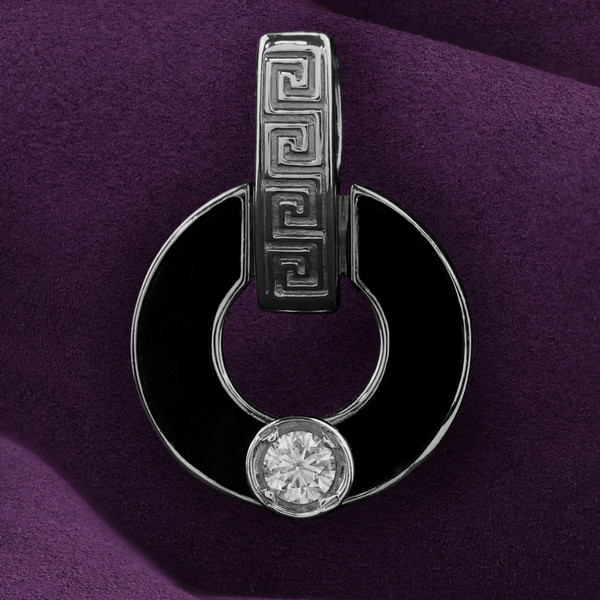 Подвеска из белого золота 585 пробы c бриллиантами и ониксом