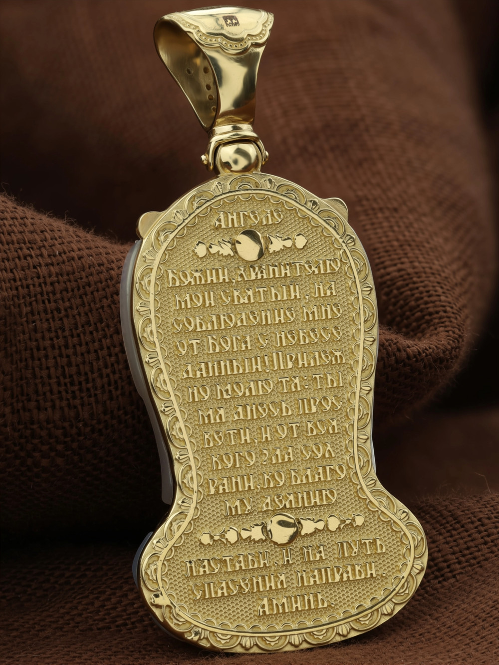 Нательная икона из лимонного золота 585 пробы c бриллиантами и перламутром