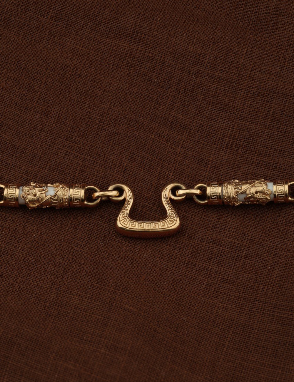 Цепь из золота c эмалью и бивнем мамонта