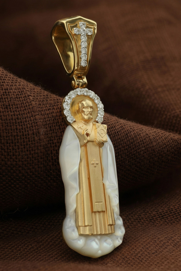 Нательная икона из лимонного золота 585 пробы c бриллиантами и перламутром