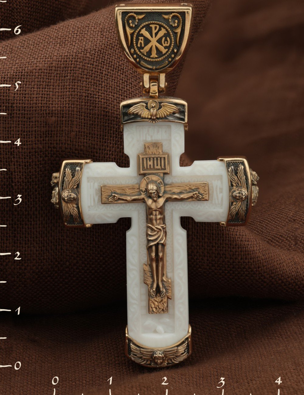 Крест из золота c бивнем мамонта