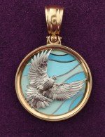 Подвеска из золота c эмалью