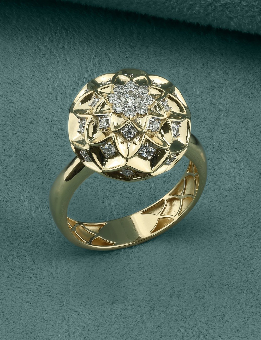 Кольцо из лимонного золота c бриллиантами