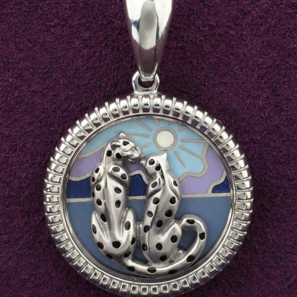 Подвеска из белого золота 585 пробы c эмалью