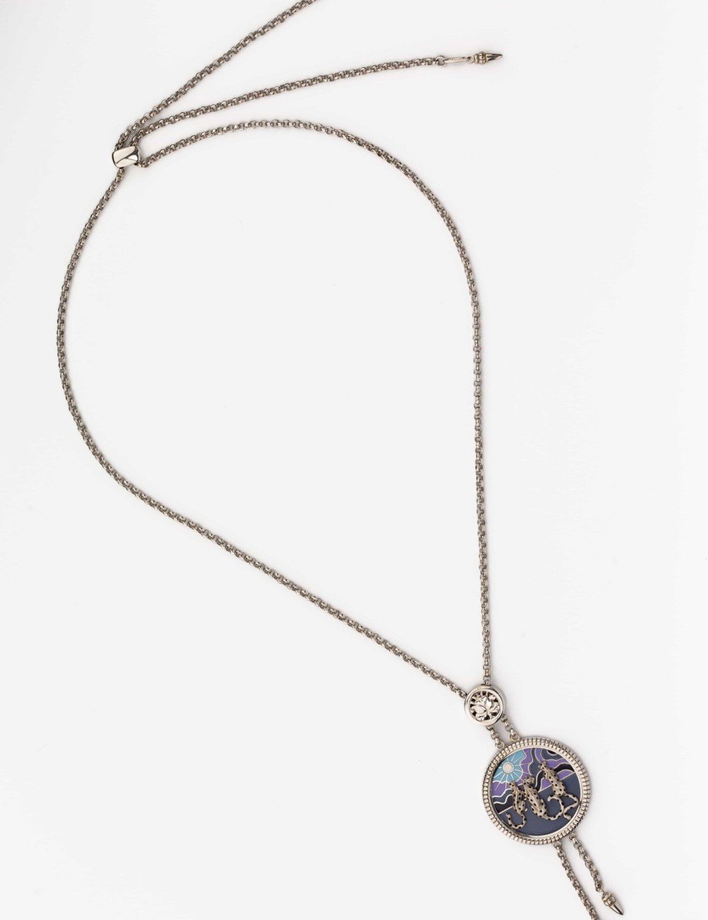 Колье из белого золота c эмалью