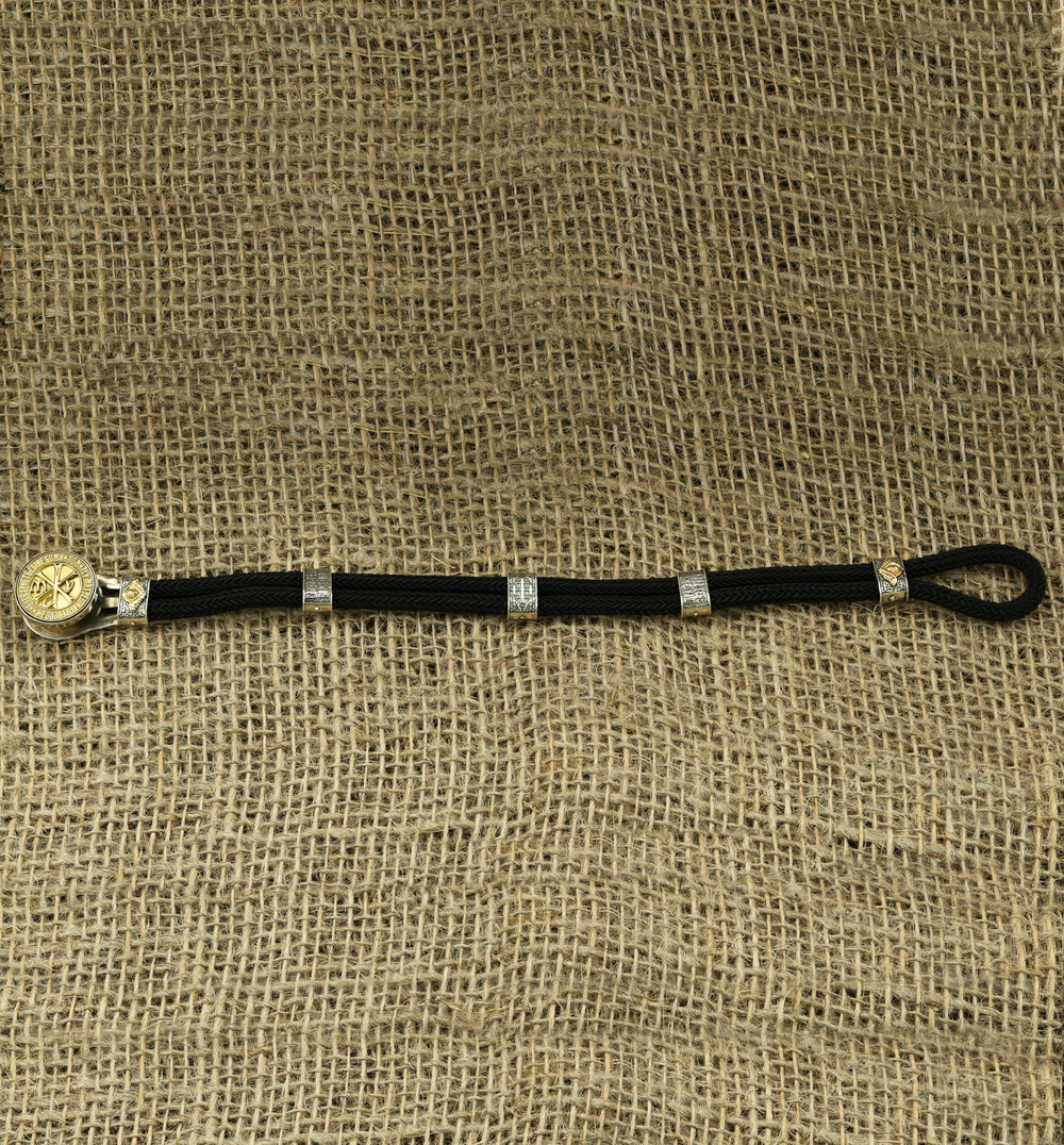 Браслет из серебра 925 пробы и золота 750 пробы c шёлковым шнурком