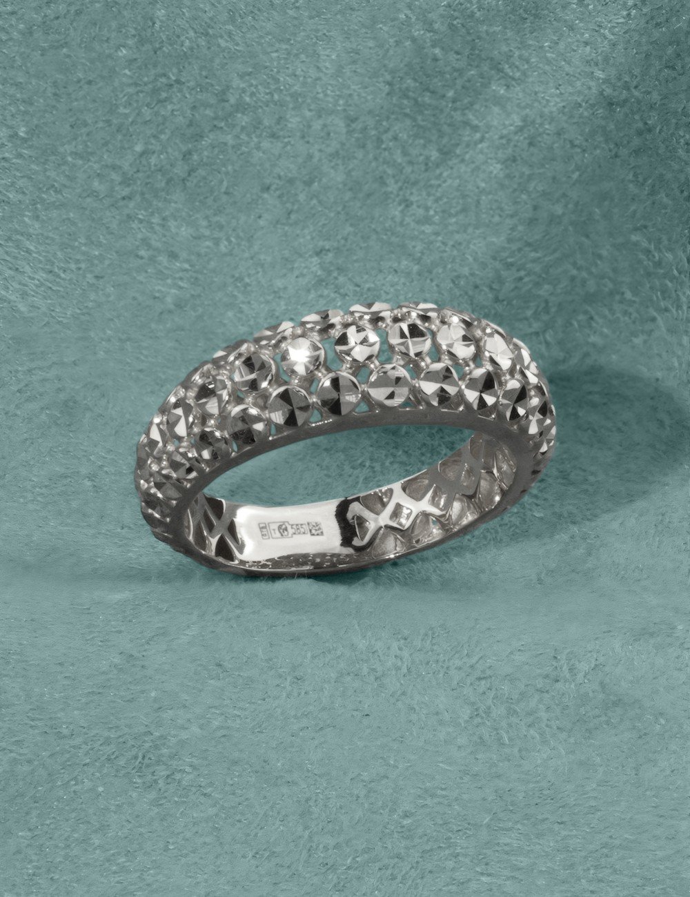 Кольцо из белого золота