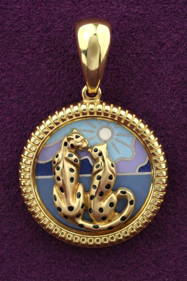 Подвеска из лимонного золота c эмалью